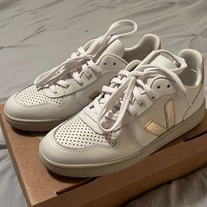 Veja V10 sneakers